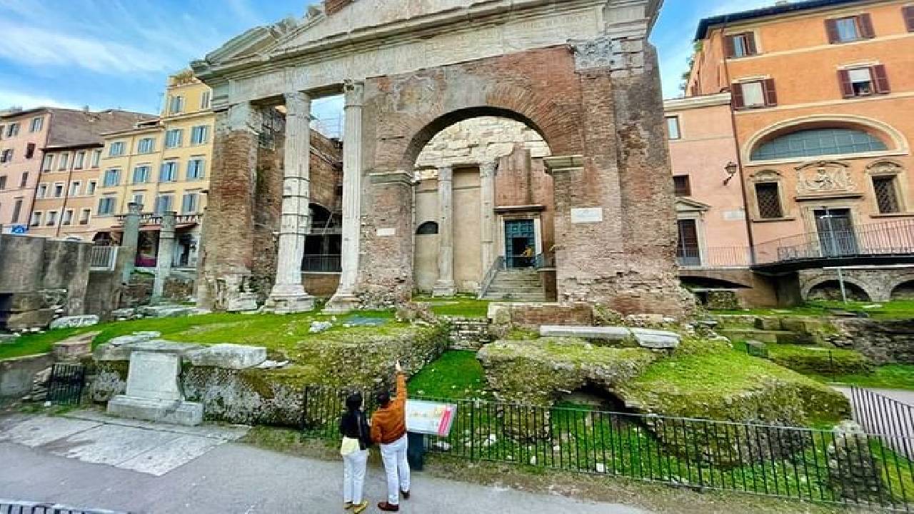 Best of Rome Colosseum, Squares and Fountains Private Walking Guided Tour 