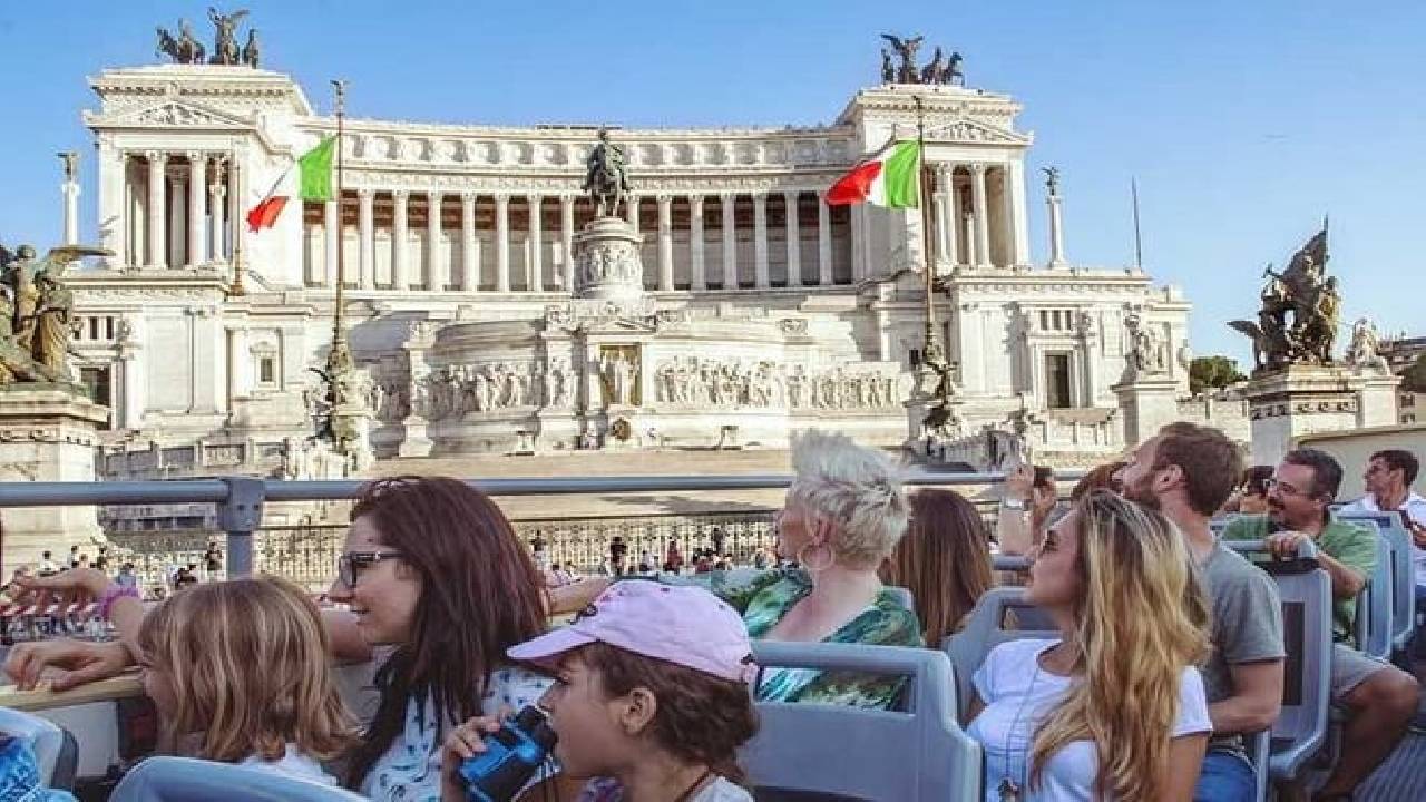 Rome 24-Hour Hop-On Hop-Off Bus + Vatican Museum & Sistine Chapel Tickets