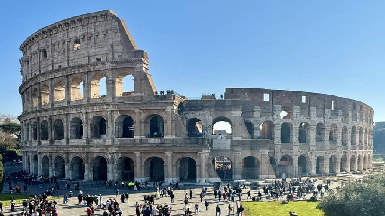 Colosseum,Vatican Museum & Sistine Chapel in One Day Guided Tour | Fast Track Entrance