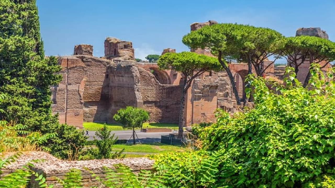 Rome Private Tour: Colosseum, Circus Maximus & Baths of Caracalla