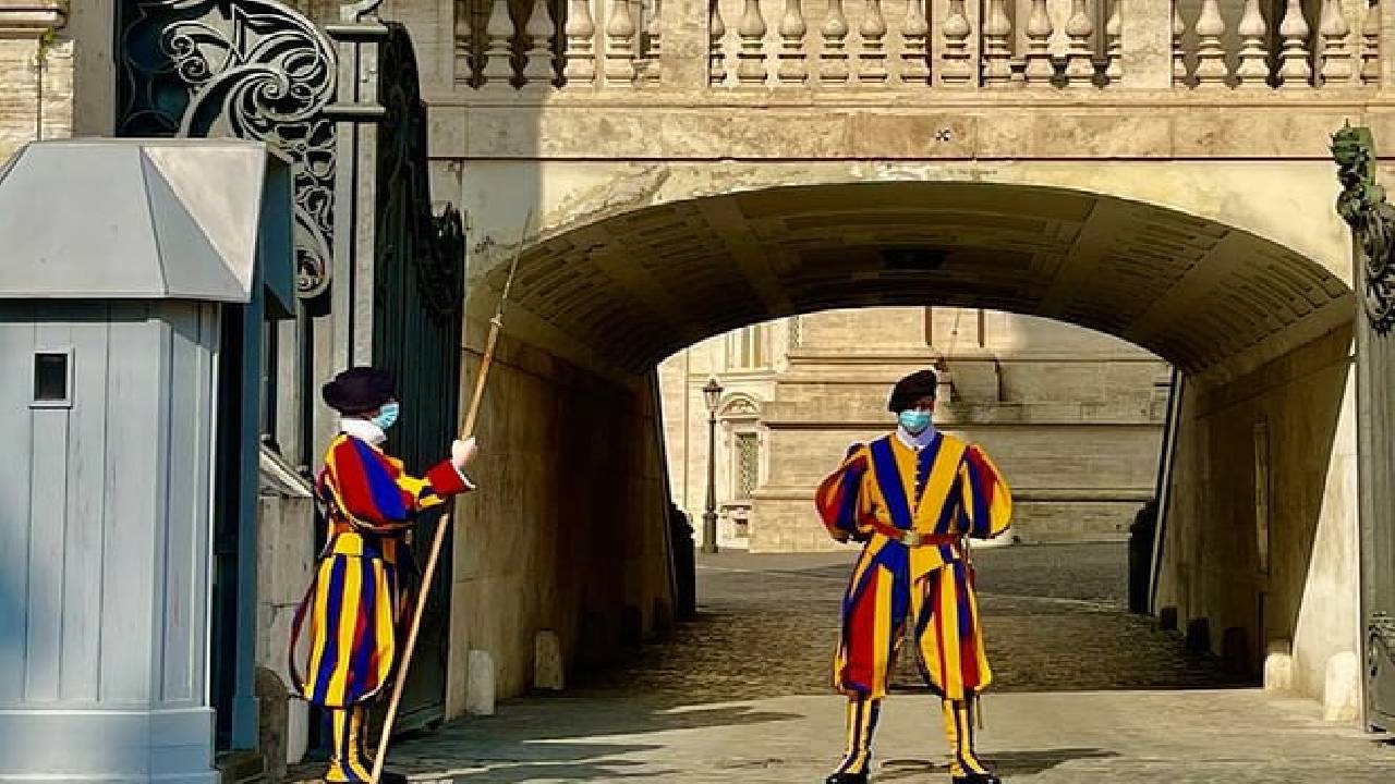 Rome Private VIP Tour Colosseum, Vatican Museum, Sistine Chapel & St. Peter's Basilica