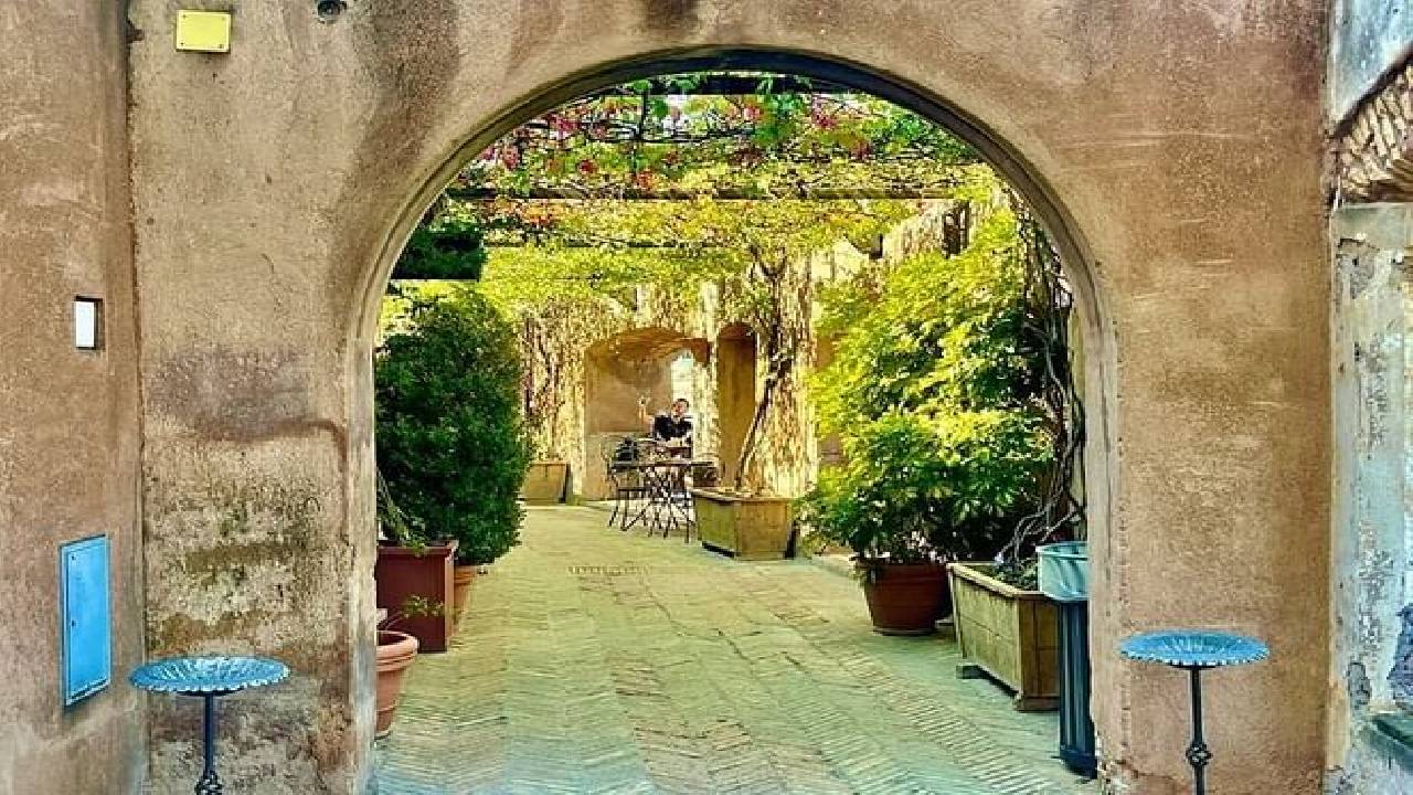 St Peter's Basilica and the Dome with Castel Sant'Angelo Private Tour