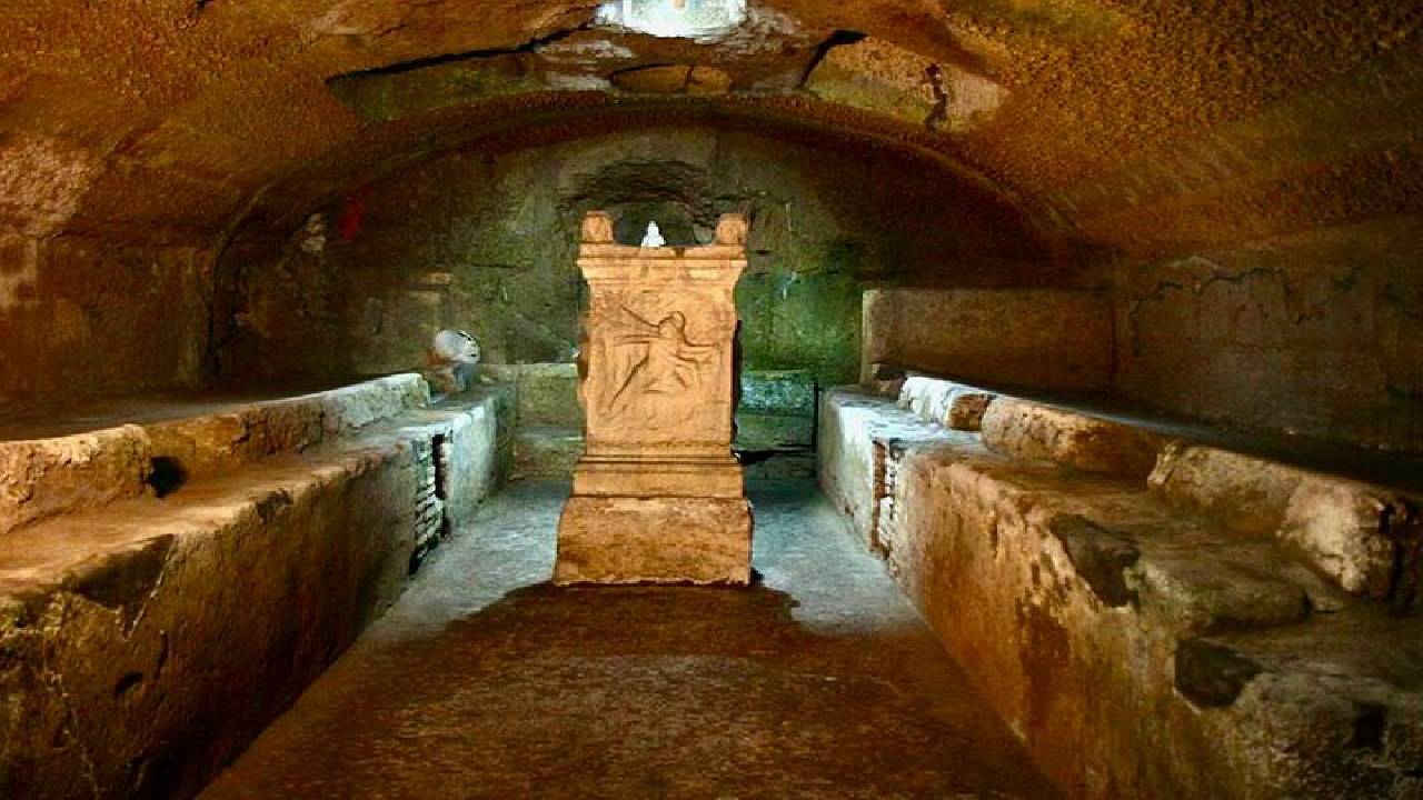 Underground Rome Private Tour: San Clemente, St. Peter in Chains & Ludus Magnus