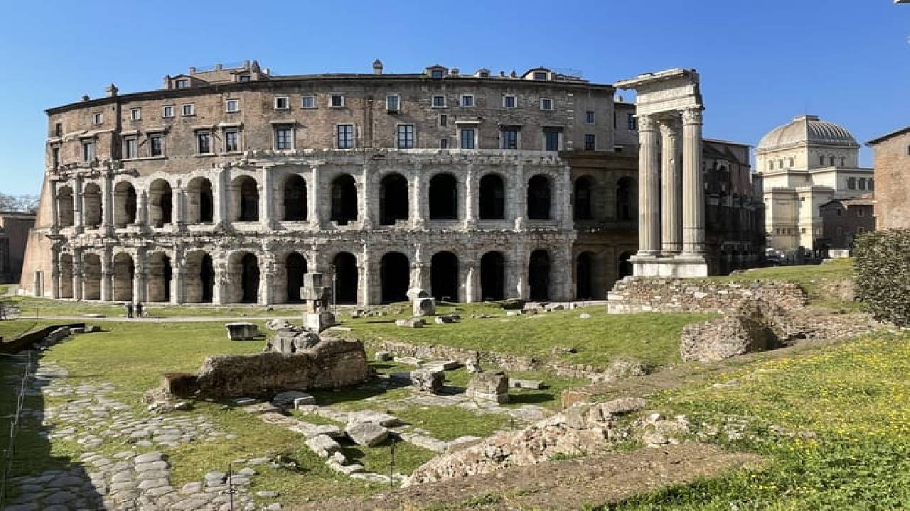 Civitavecchia to Rome VIP Tour & Transfers: Private Golf Cart Ride & Colosseum