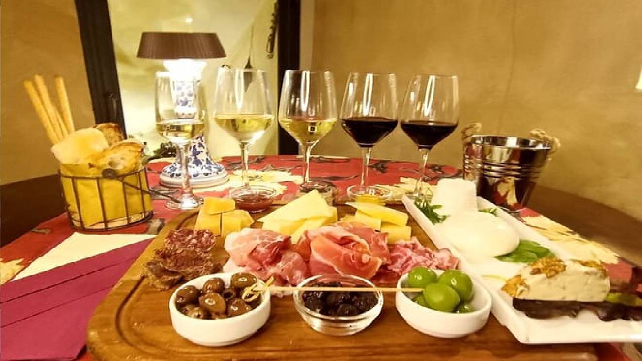 Rome Exclusive Private Chauffeured Tour with Food Tasting and Paired Wine