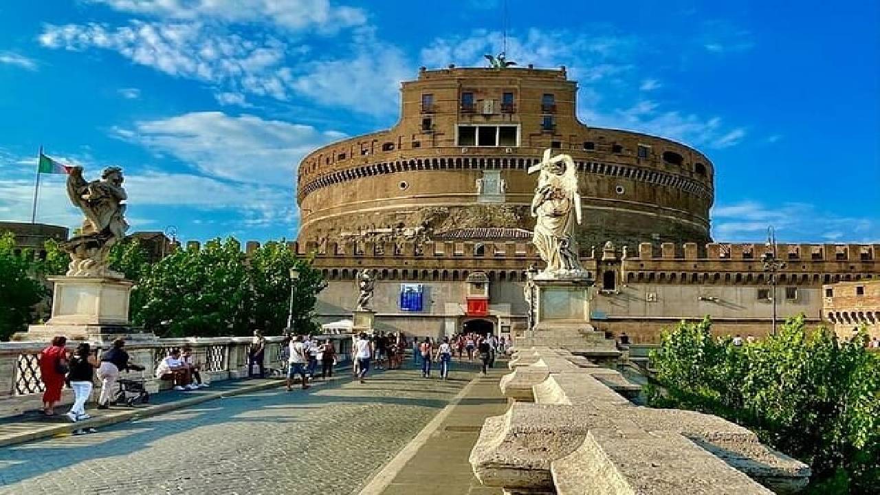 Rome Exclusive Private Chauffeured Tour with Food Tasting and Paired Wine