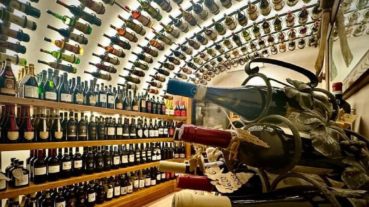 Rome Exclusive Private Chauffeured Tour with Food Tasting and Paired Wine