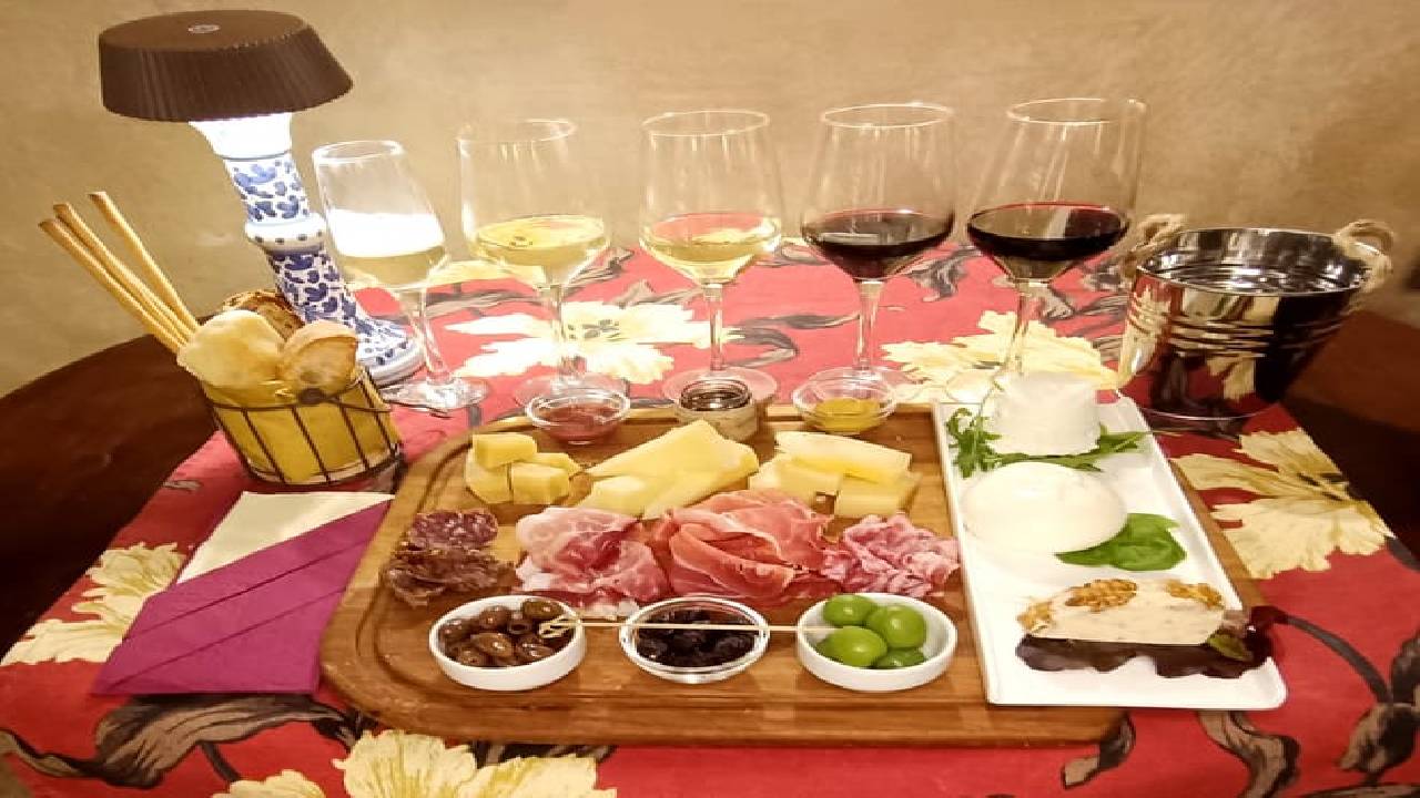Rome Private Walking Tour and Traditional Food Tasting with Paired Wines