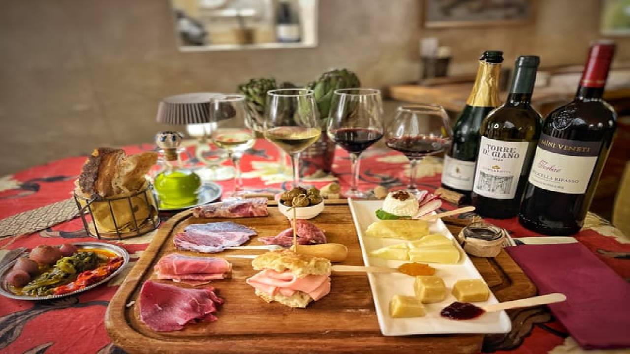 Rome Private Walking Tour and Traditional Food Tasting with Paired Wines