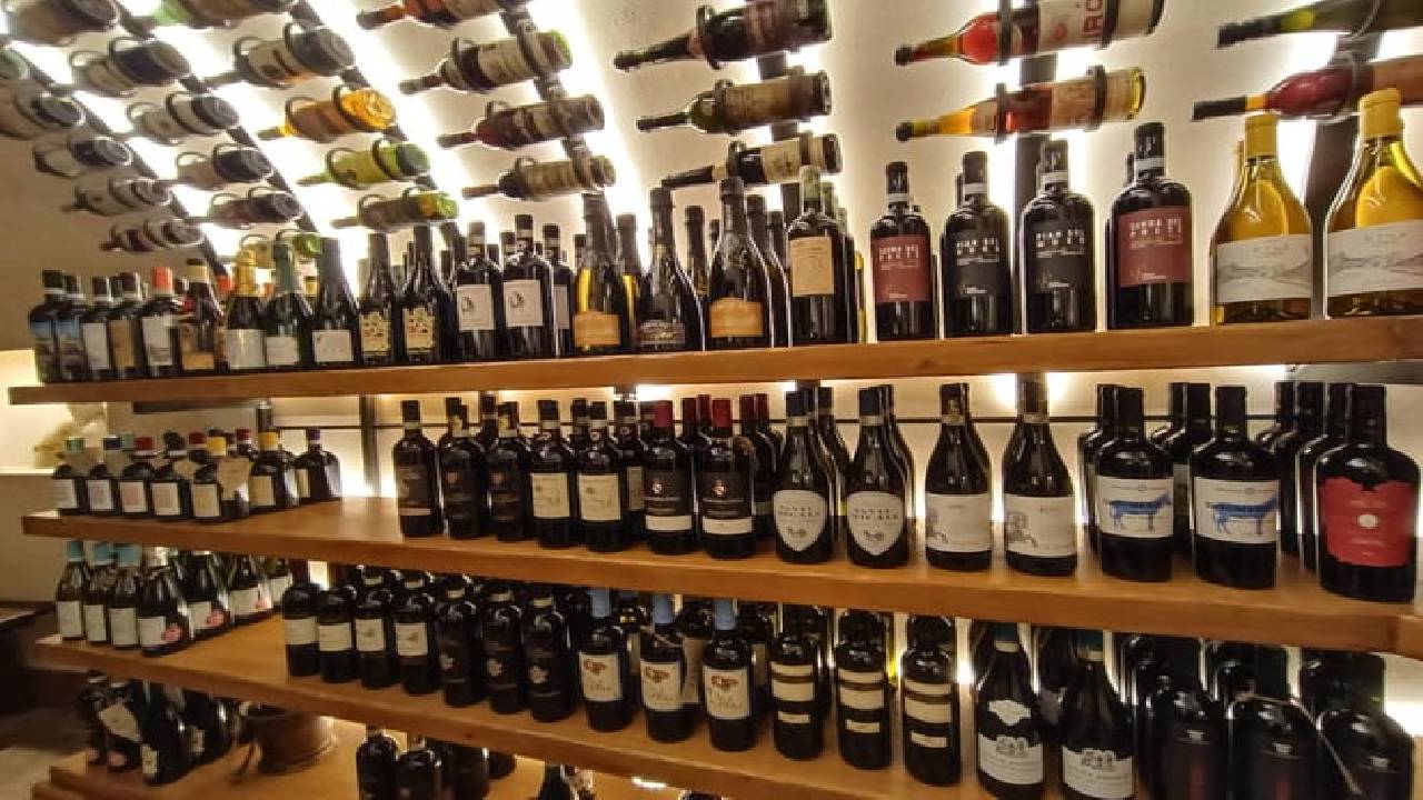 Rome Private Walking Tour and Traditional Food Tasting with Paired Wines