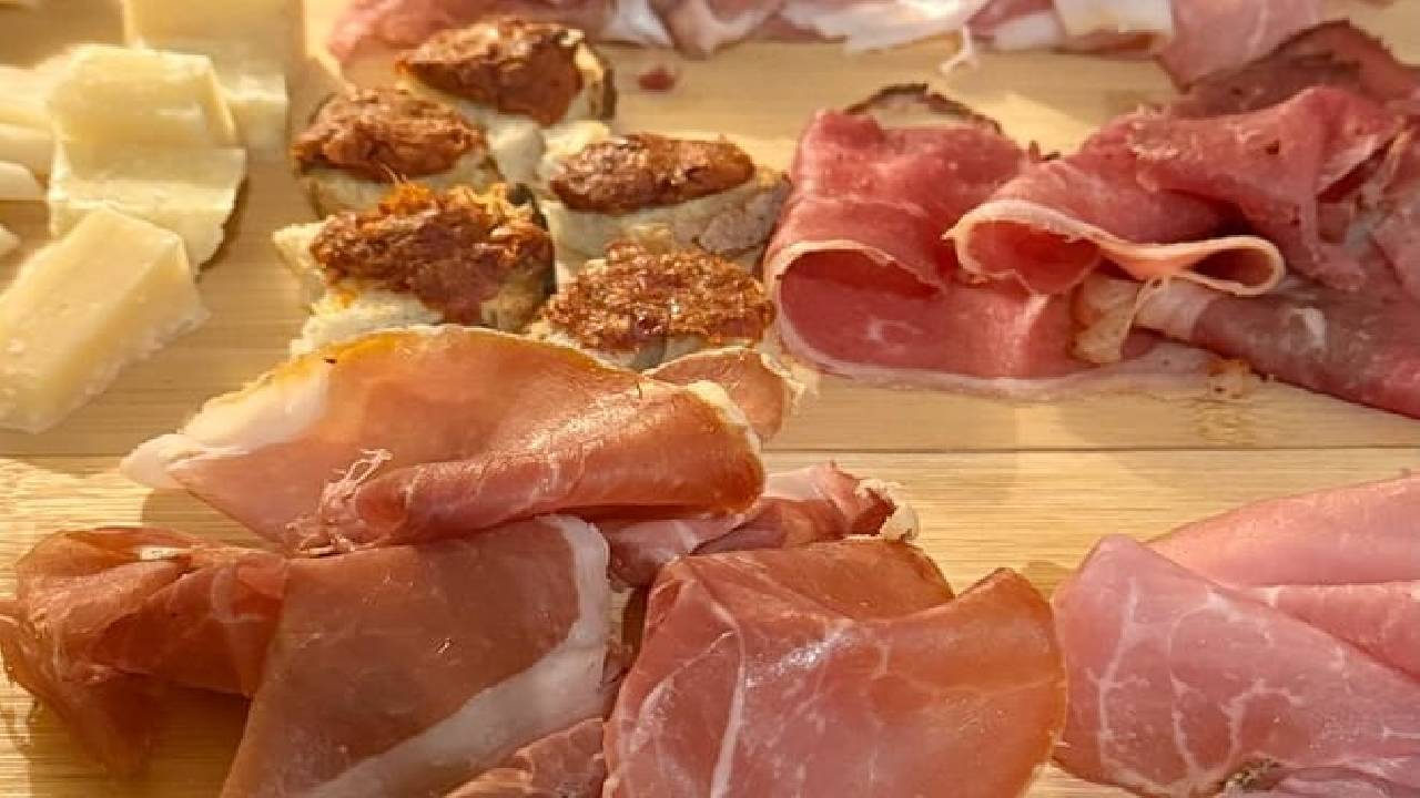 Rome: Trastevere Gourmet Food and Wine Tasting Experience