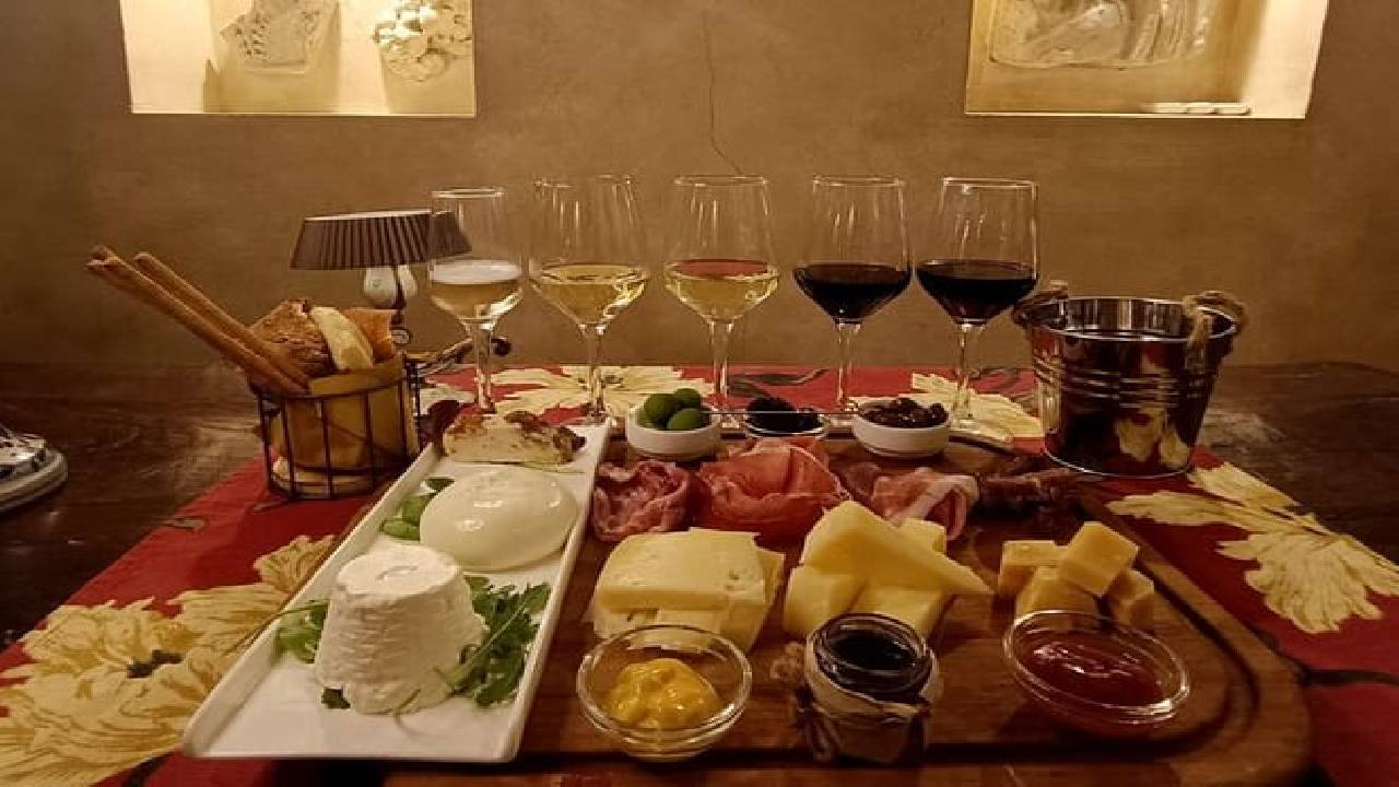 Rome: Trastevere Gourmet Food and Wine Tasting Experience
