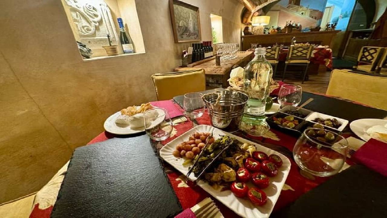 Rome: Trastevere Gourmet Food and Wine Tasting Experience