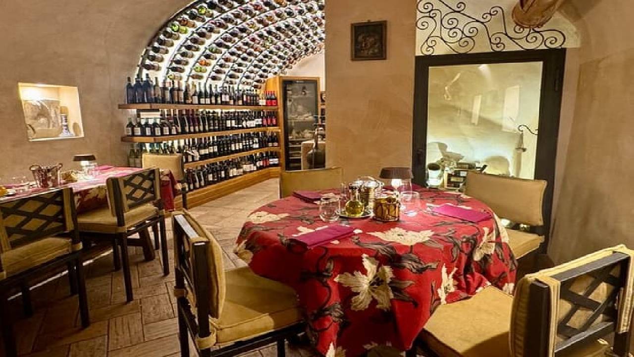 Rome: Trastevere Gourmet Food and Wine Tasting Experience