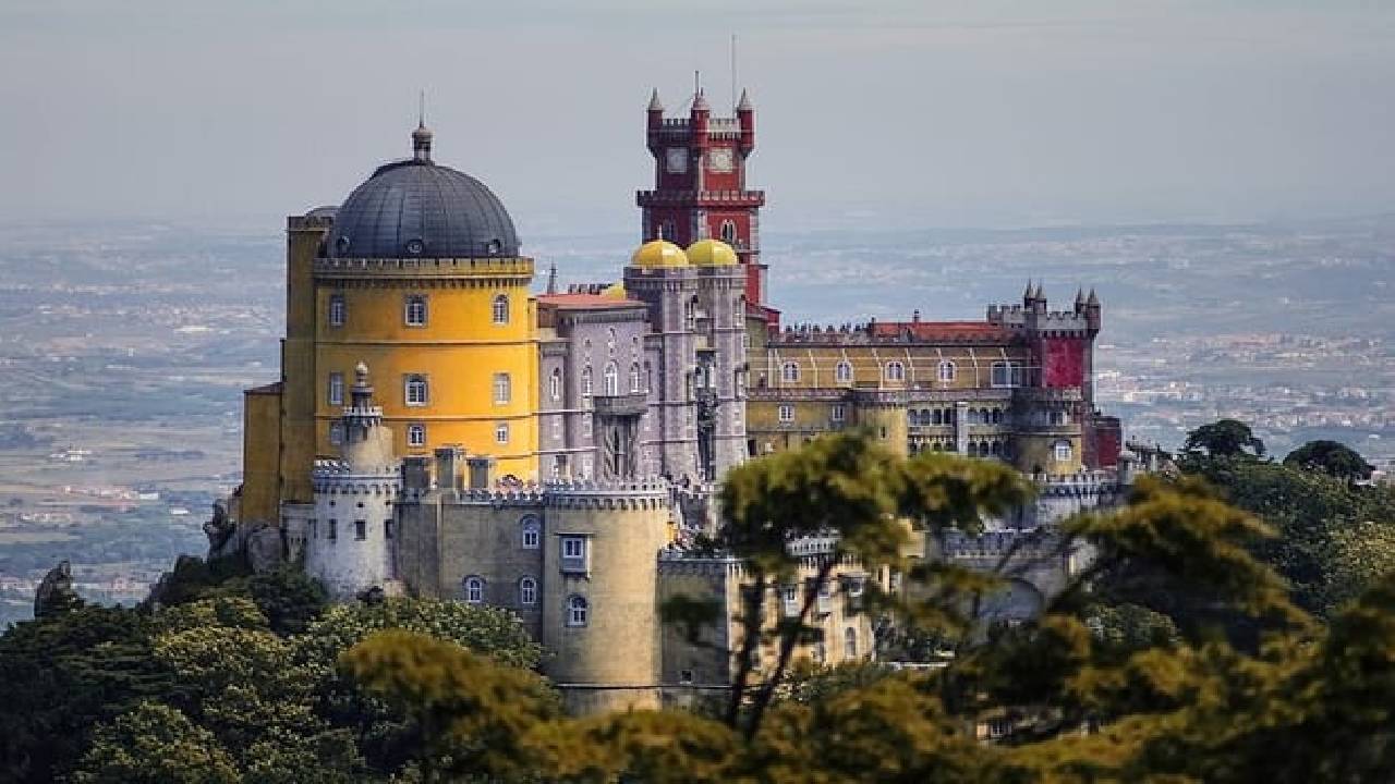 Lisbon: Guided tour of Sintra, Pena, Cabo da Roca & Cascais