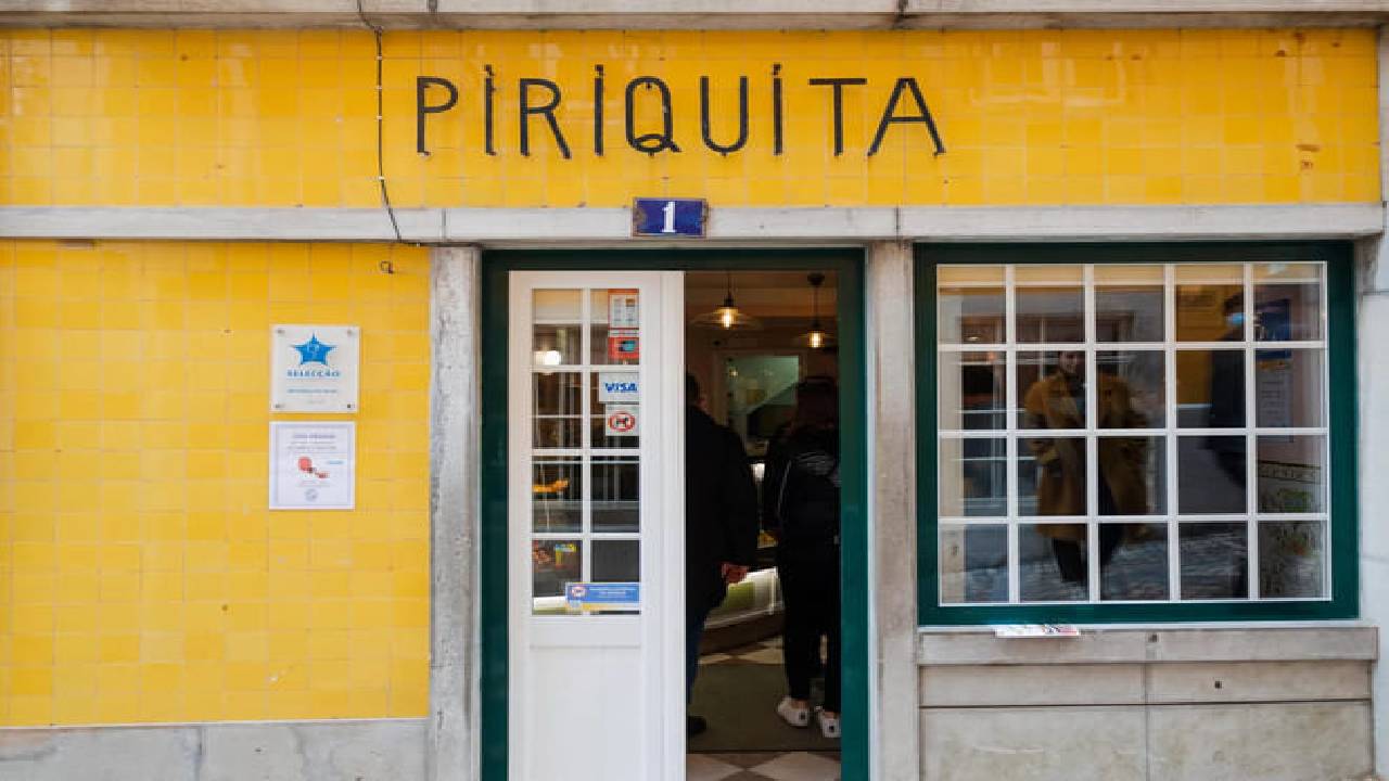 Lisbon: Guided tour of Sintra, Pena, Cabo da Roca & Cascais