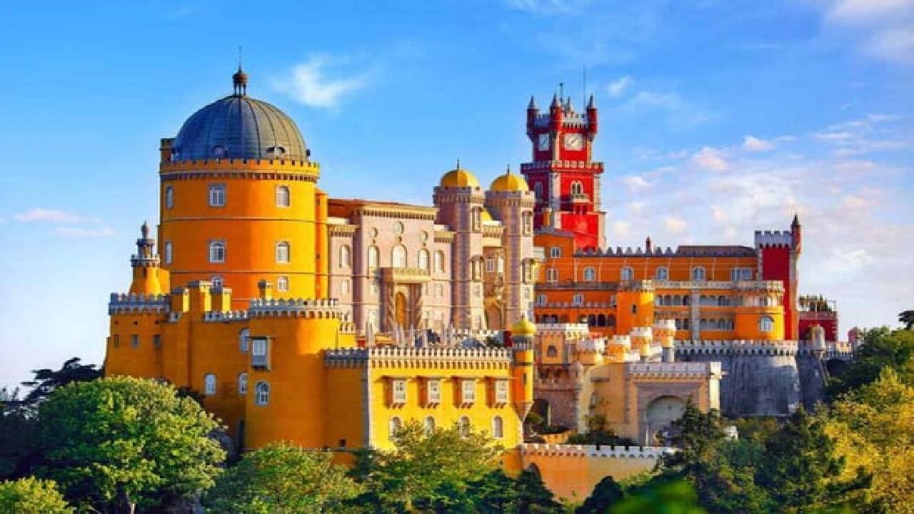 Lisbon: Guided tour of Sintra, Pena, Cabo da Roca & Cascais