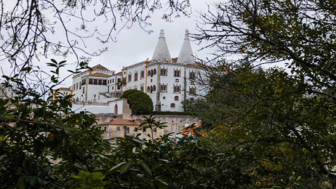 Lisbon: Guided tour of Sintra, Pena, Cabo da Roca & Cascais