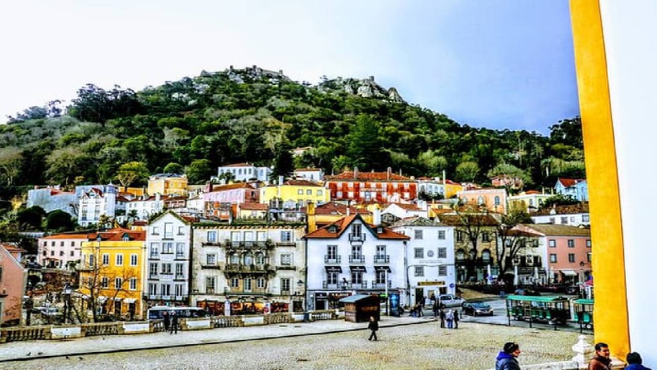 Lisbon: Guided tour of Sintra, Pena, Cabo da Roca & Cascais