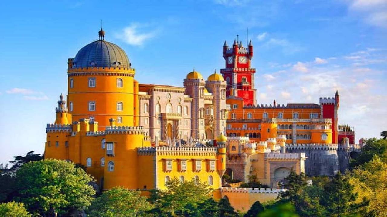 Lisbon: Sintra, Pena, Regaleira & Cascais - Guided Day Tour