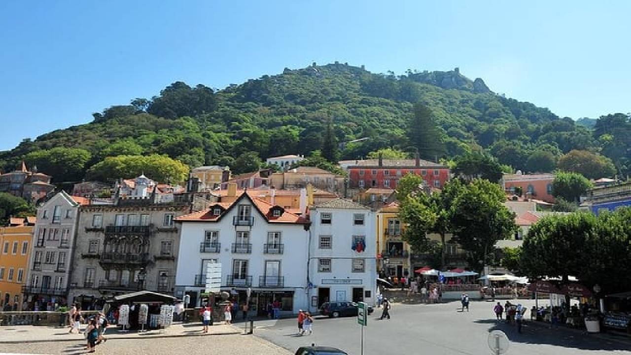 Lisbon: Sintra, Pena, Regaleira & Cascais - Guided Day Tour