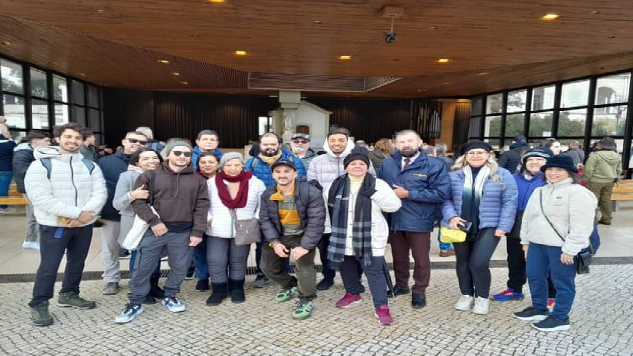 From Lisbon: Fátima, Nazaré, Batalha and Óbidos Guided Tour