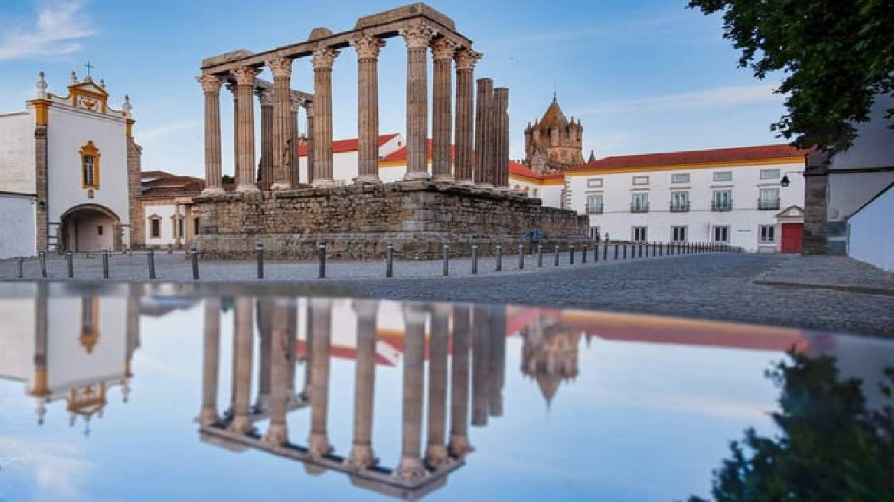 From Lisbon: Évora, Cathedral, Bones Chapel & Wine Tasting