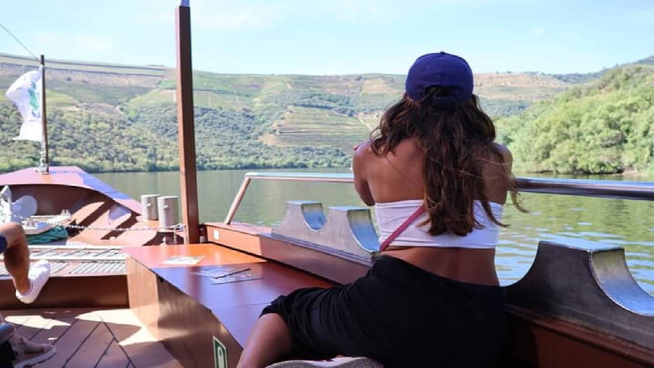PRIVATE DOURO VALLEY: 2 boutique wineries, lunch & 1-h boat tour