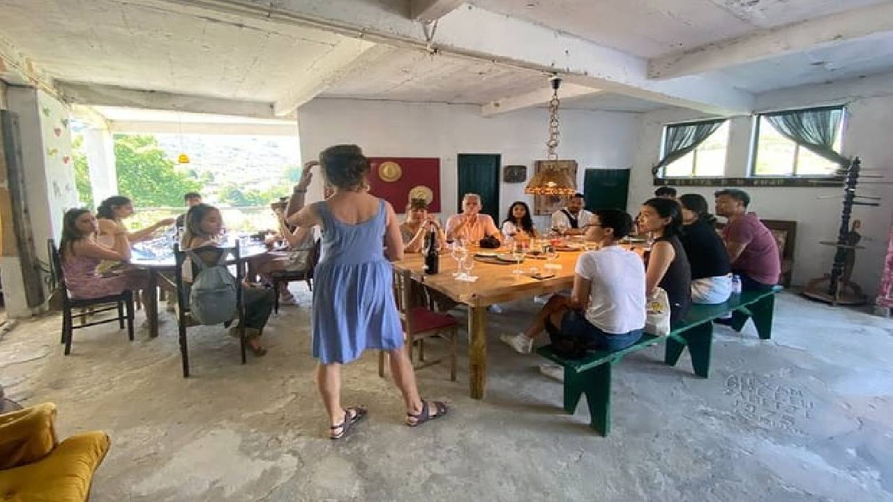 PRIVATE DOURO VALLEY: 2 boutique wineries, lunch & 1-h boat tour