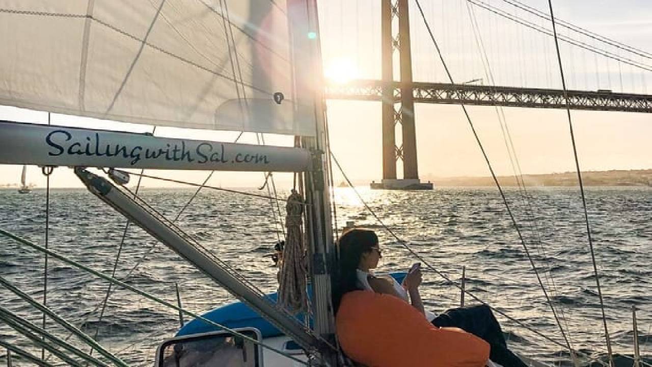 Discover Lisbon: Sunset Tagus River Sailing Tour