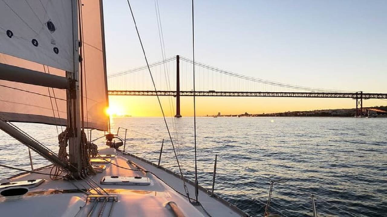 Discover Lisbon: Tagus River Sailing Tour