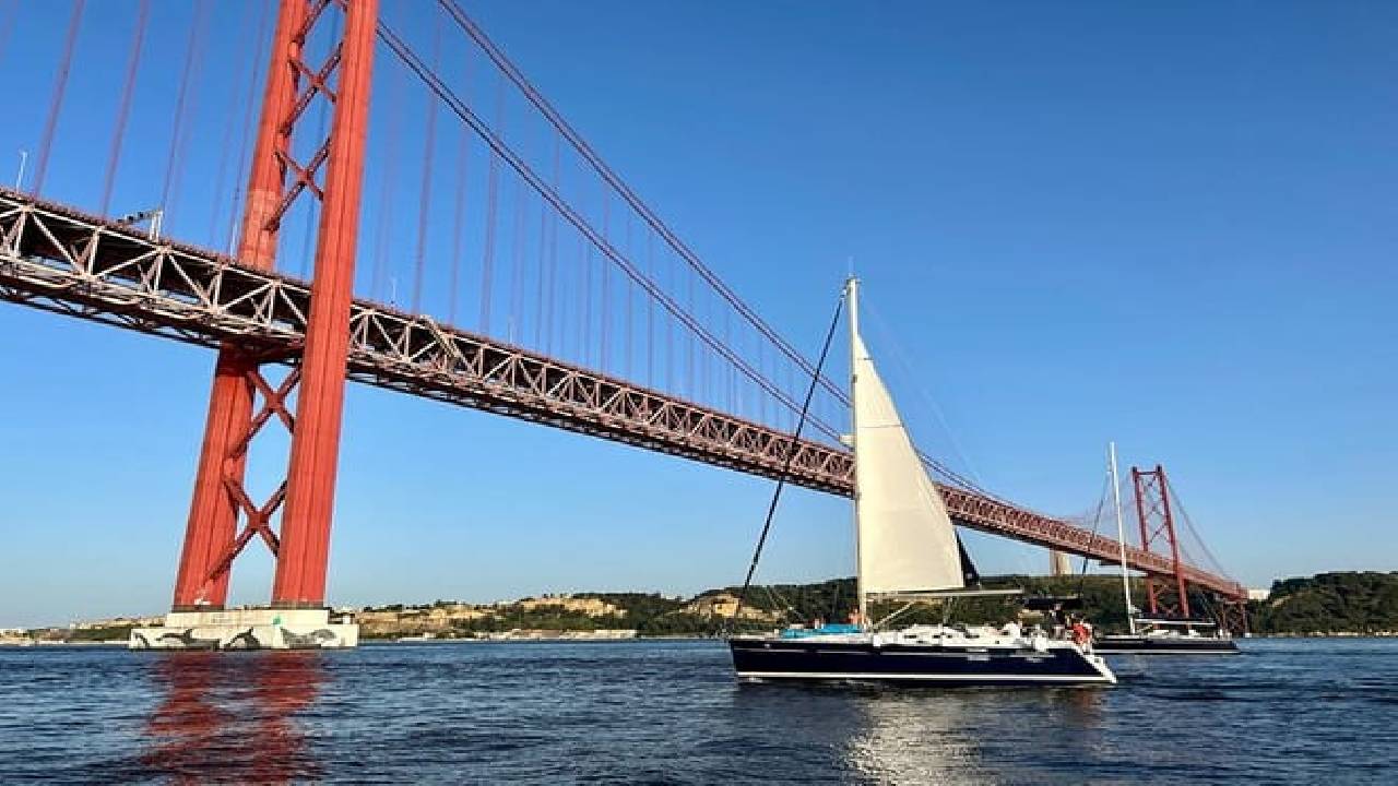 Discover Lisbon: Tagus River Sailing Tour