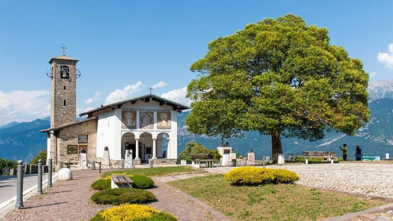 Best of Lake Como Experience from Milan, Cruise and Landscapes