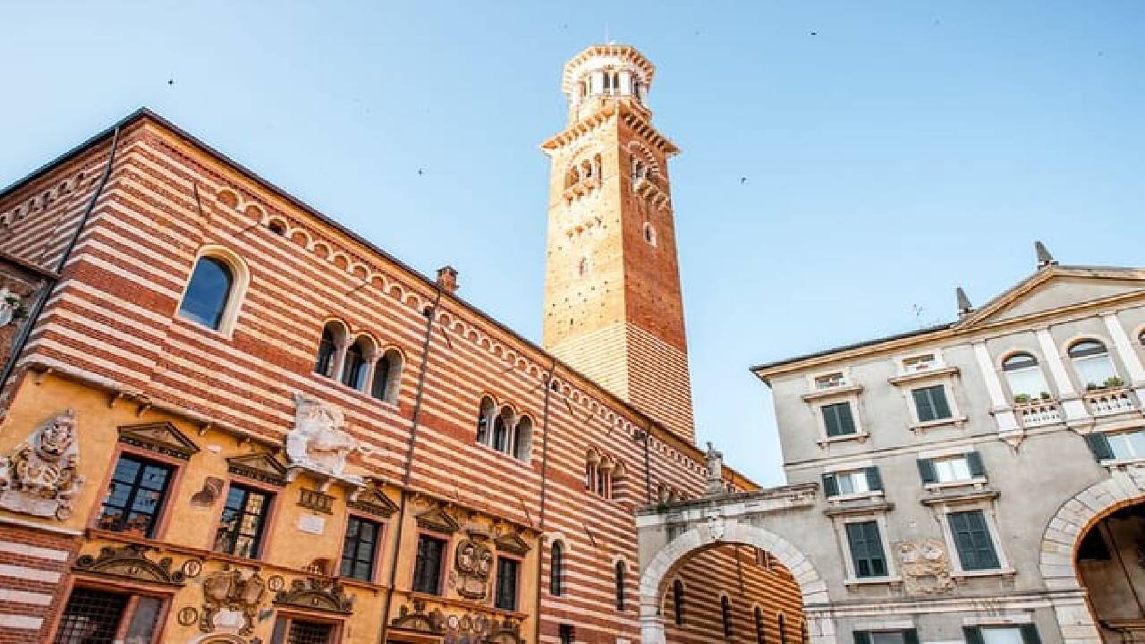 From Milan: Verona, Sirmione and Lake Garda Tour with Boat Cruise