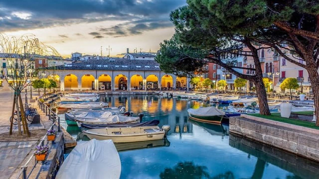 From Milan: Verona, Sirmione and Lake Garda Tour with Boat Cruise