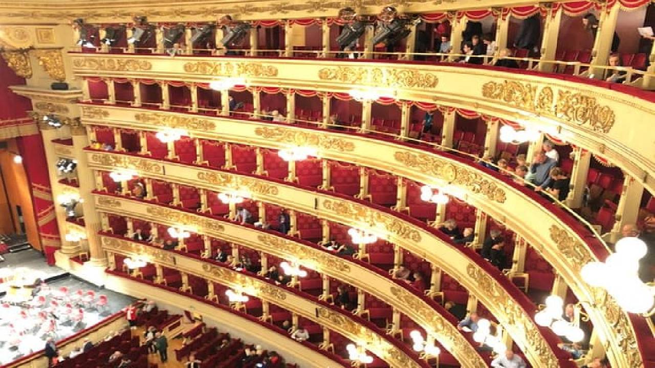 Milan: Skip-the-Line La Scala Theatre Museum Guided Tour
