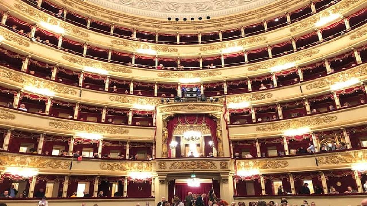 Milan: Skip-the-Line La Scala Theatre Museum Guided Tour