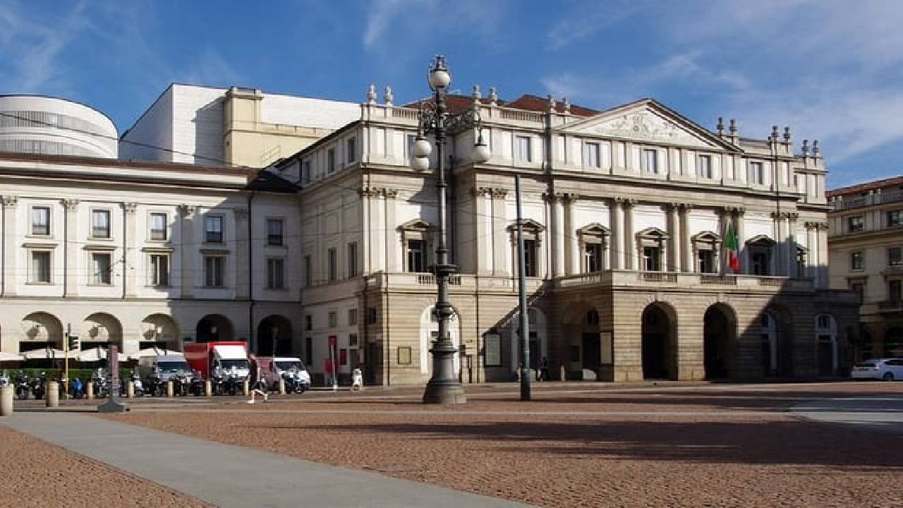 Milan: Skip-the-Line La Scala Theatre Museum Guided Tour