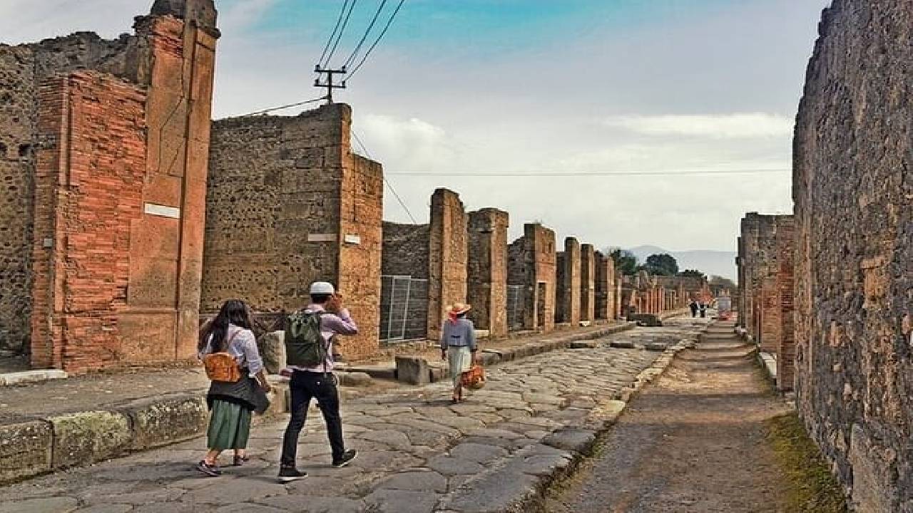 From Rome: Best of Pompeii Guided Tour and Sorrento Day Trip