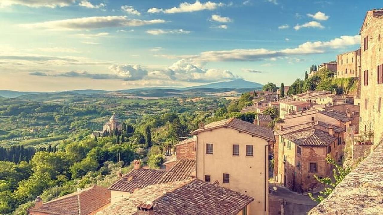 From Rome: Tuscany Hills, Wine Tasting & Montepulciano Lunch