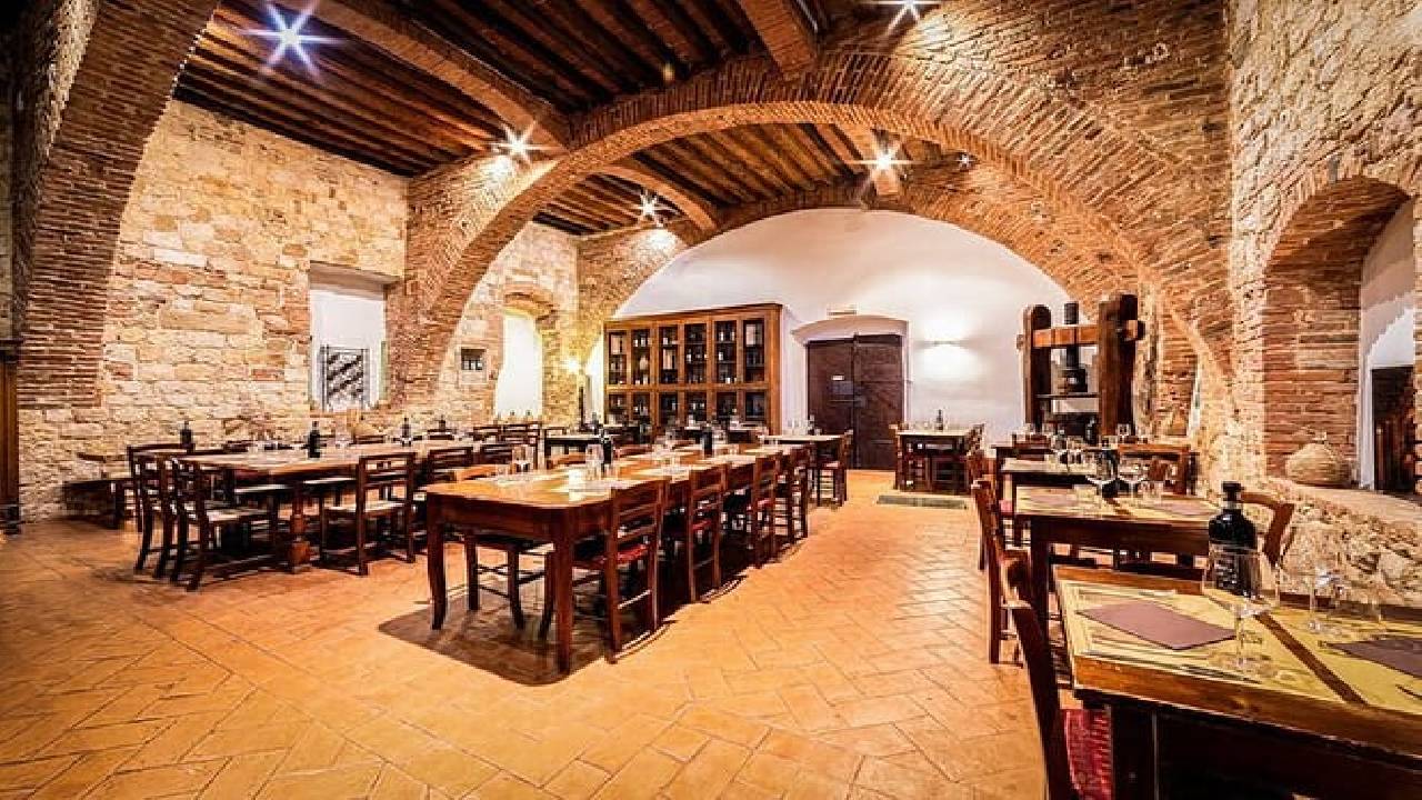 From Rome: Tuscany Hills, Wine Tasting & Montepulciano Lunch