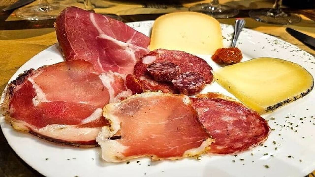 From Rome: Tuscany Hills, Wine Tasting & Montepulciano Lunch