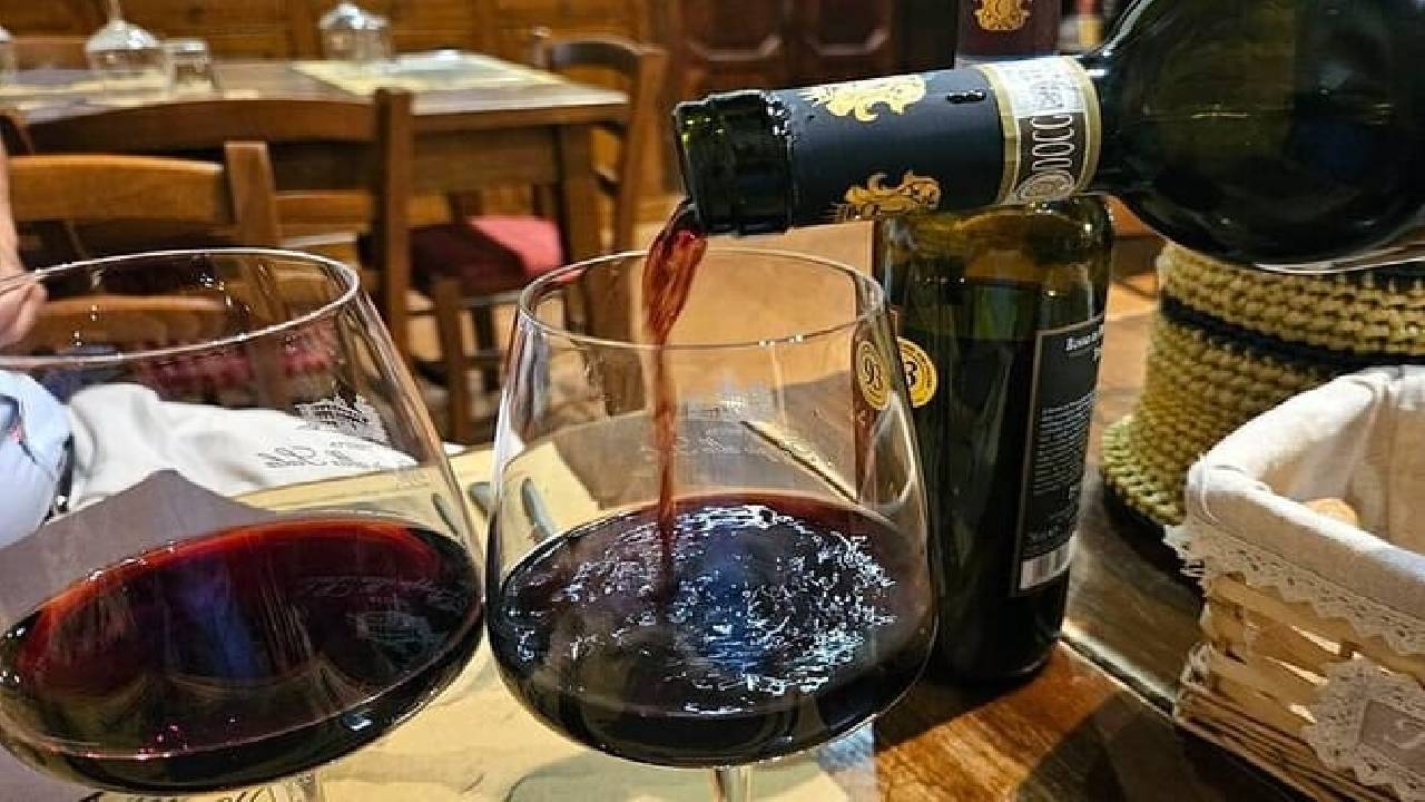 From Rome: Tuscany Hills, Wine Tasting & Montepulciano Lunch