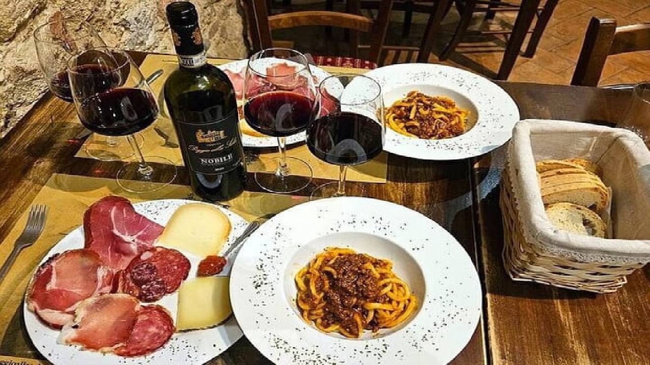 From Rome: Tuscany Hills, Wine Tasting & Montepulciano Lunch