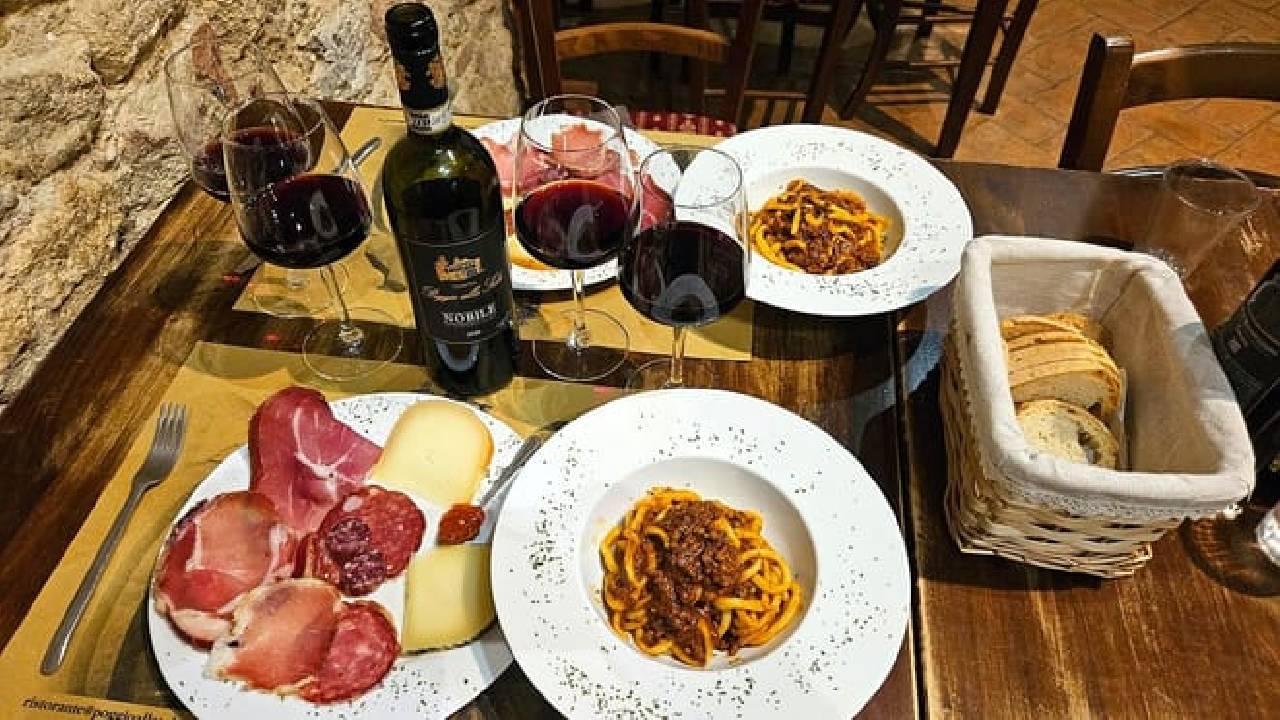Tuscany Wines & Lunch: Montepulciano & Montalcino Experience