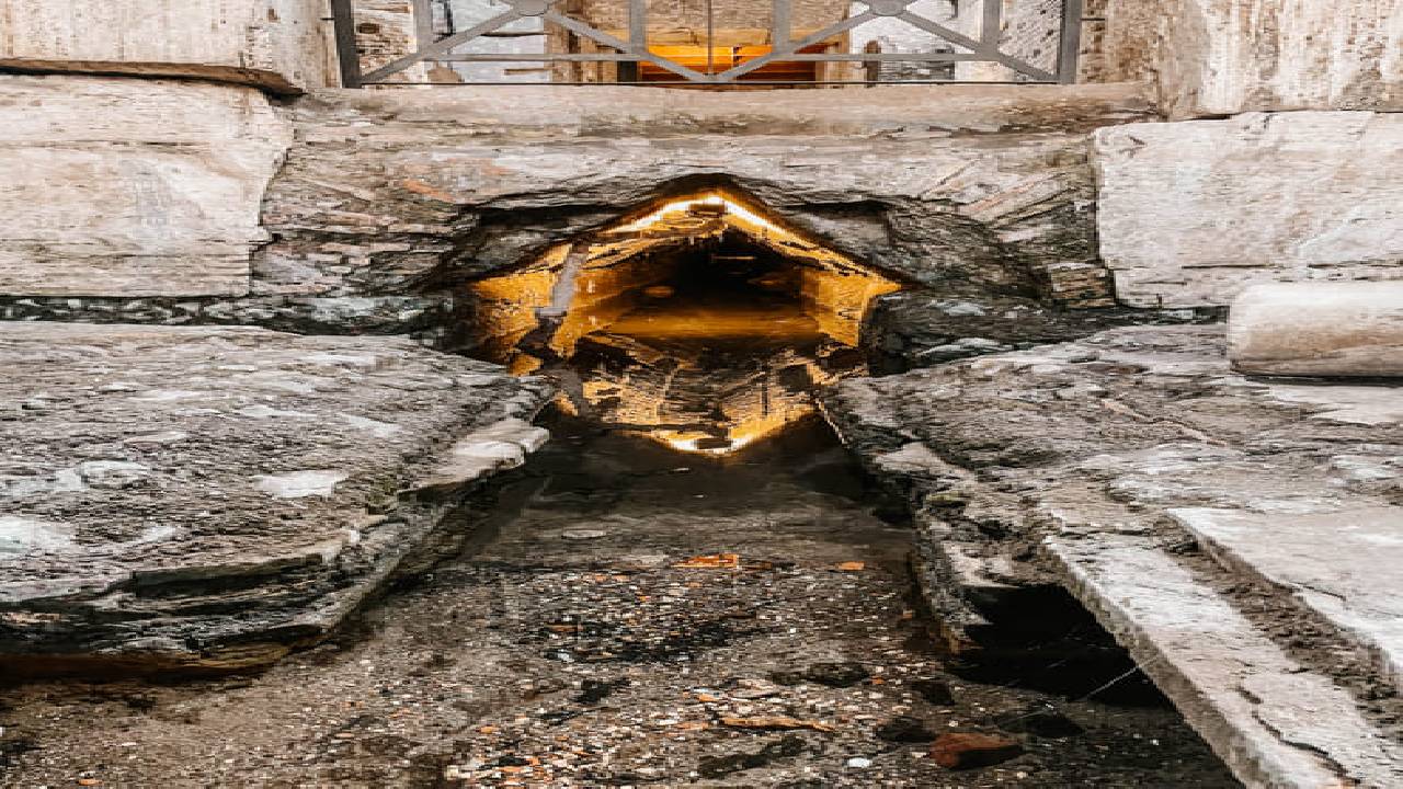 Rome: Colosseum Underground and Arena Tour Small group