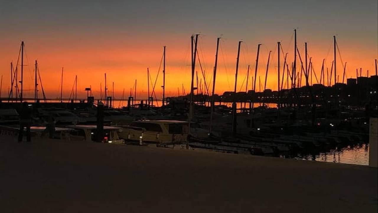 Porto: Boat Tour by the Douro River with Wine and Snacks included