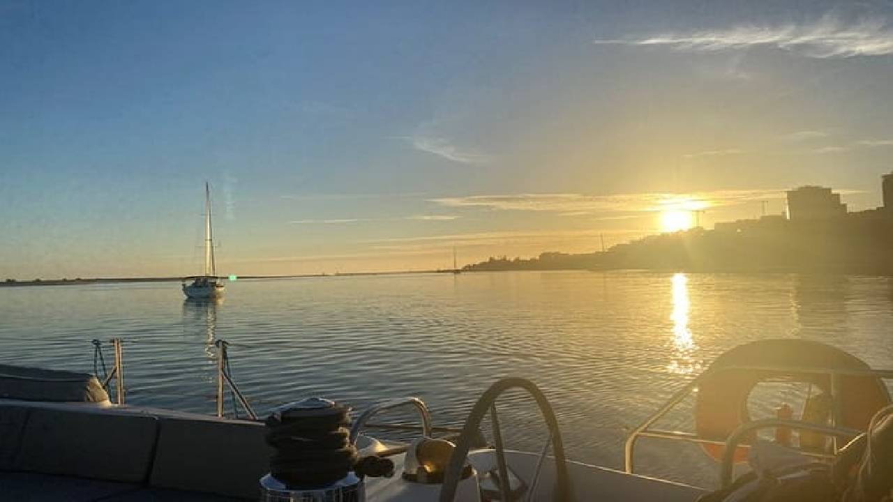 Porto: Boat Tour by the Douro River with Wine and Snacks included