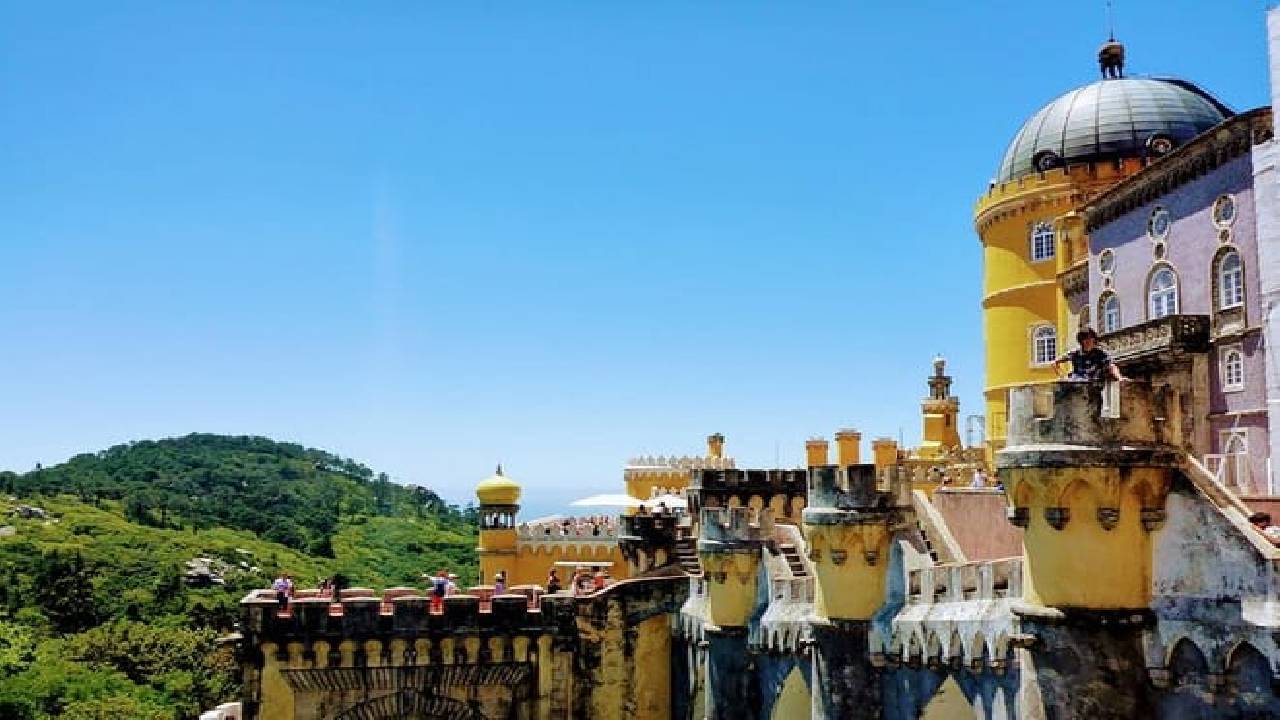 Sintra World Heritage and Cascais Village Tour