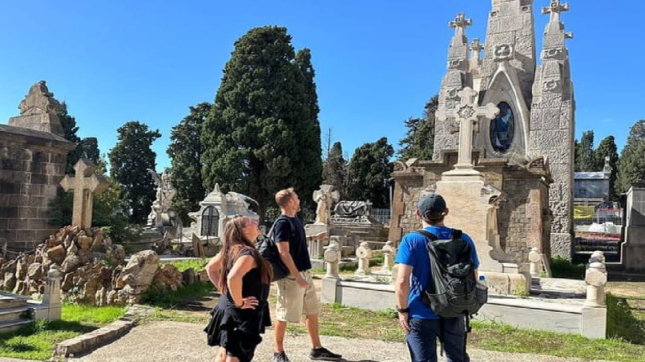 Montjuïc Cemetery Walking Tour – Hidden Art, History & Views
